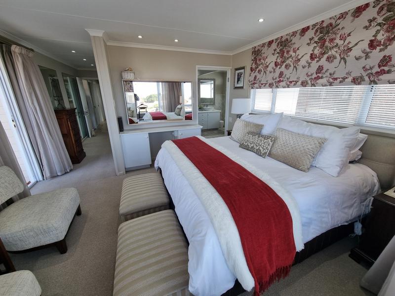 5 Bedroom Property for Sale in Outeniqua Strand Western Cape